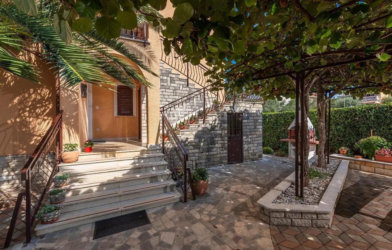 Apartments Feniks Porec location